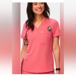 Figs Women's Coral V-Neck Short Sleeve Top Scrub Size S